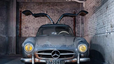 Chiếc Mercedes-Benz 300 SL Gullwing cũ kỹ này có giá tới 136 tỷ đồng 