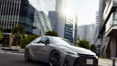 Lexus IS F Sport Mode Black V đặc biệt từ 1,12 tỷ đồng ra mắt 