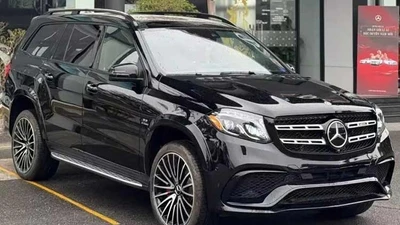 Mercedes-AMG GLS 63 phủ bụi tại kho cảng Hải Phòng 8 năm đã xong thủ tục