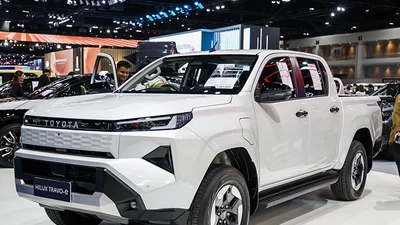 Toyota Hilux chạy điện ra mắt Thái Lan, giá 1,2 tỷ đồng - chạy 240km/sạc