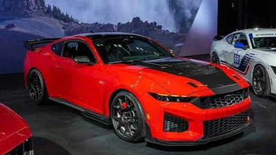 Ford Mustang Dark Horse SC 2026 chính thức chốt giá từ 2,7 tỷ đồng