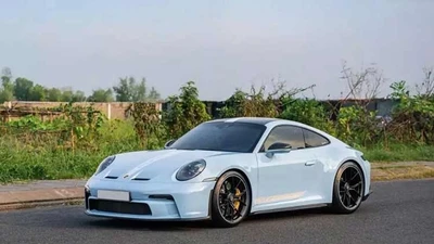Porsche 911 GT3 từng của Cường Đô la được dán đổi màu xanh ngọc bích