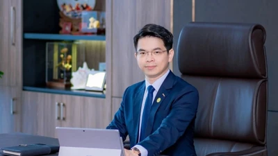 Chủ tịch ngân hàng vừa gây sốt với trình diễn cực "cháy" là ai?