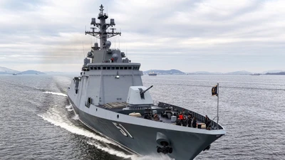 Lãnh đạo Triều Tiên Kim Jong Un thị sát tàu chiến mới