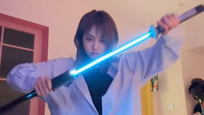 MisThy gãy kiếm gây sốt mạng xã hội với màn tấu hài