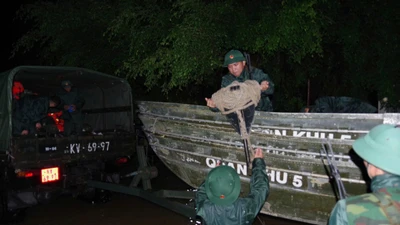 Hơn 12.600 cán bộ, chiến sĩ Đà Nẵng hỗ trợ người dân vùng lũ