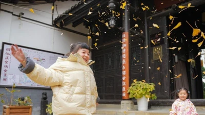 Cảnh yên bình trong thị trấn cổ ở Trung Quốc