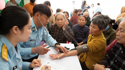 Ấm áp chương trình Xuân canh trời, Tết thắm tình quân dân