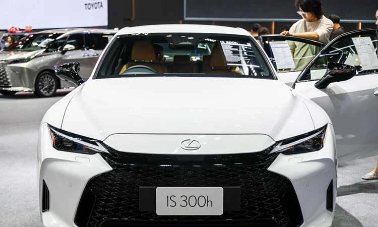 Ra mắt Lexus IS300h 2026 giá 2,29 tỷ đồng tại Thái Lan, có về Việt Nam?