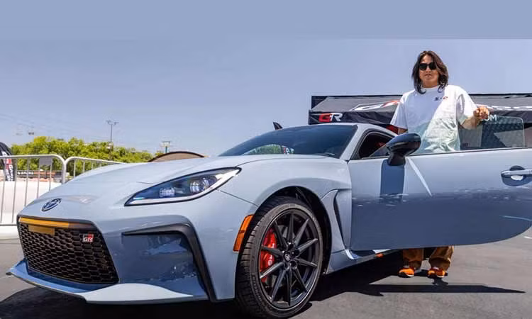 Toyota GR86 2027 đọ dáng cùng sao "Fast and Furious" Sung Kang