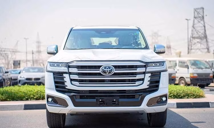 Toyota Land Cruiser LC300 Hybrid chưa về Việt Nam đã kênh giá 700 triệu 