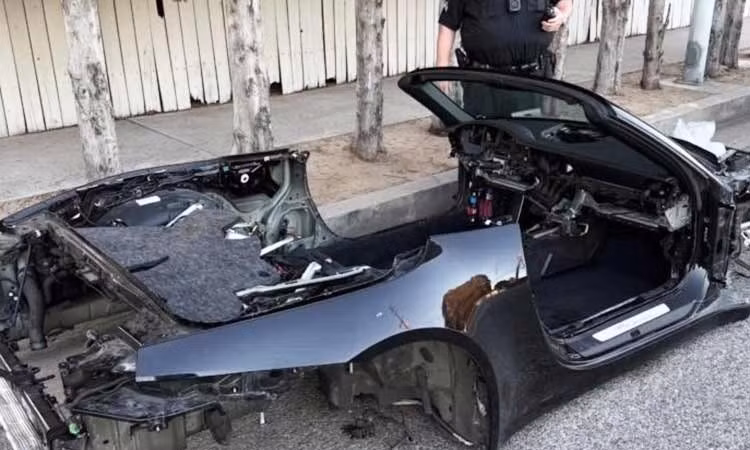 Chiếc Porsche 911 khổ nhất - bị trộm sạch linh kiện, còn trơ khung sắt