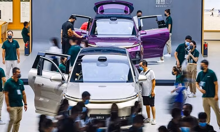 Người dùng ôtô điện tại Trung Quốc đổi xe nhanh thay điện thoại mới