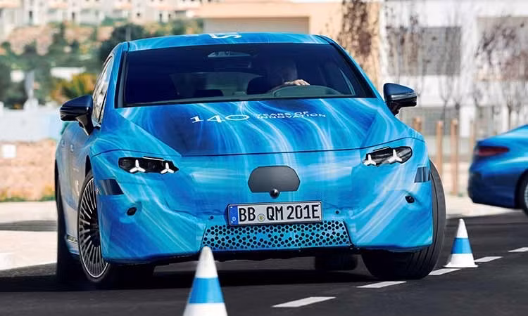 Mercedes EQS sắp nâng cấp lần 3, nội thất gây tranh cãi