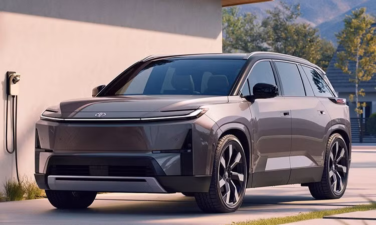 ighlander Hybrid bán "cháy hàng", Toyota hoãn ra mắt bản chạy điện