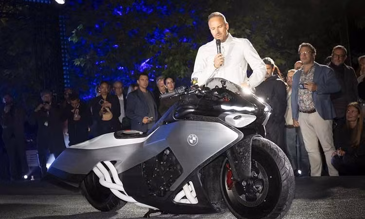 Ngắm siêu môtô "phản lực trên cạn" BMW Vision K18 mới