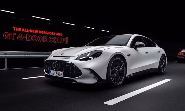 Mercedes-AMG GT 4-Door Coupe bỏ động cơ xăng V8, "đấu" Porsche Taycan