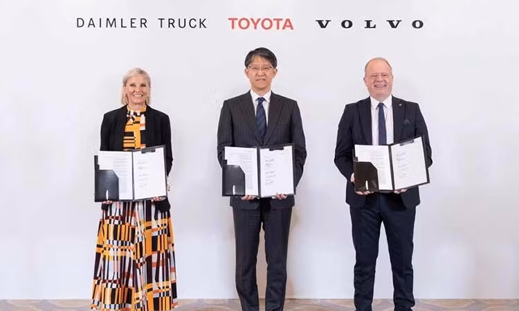 Toyota bắt tay Volvo và Daimler - thương mại hóa xe tải chạy hydro