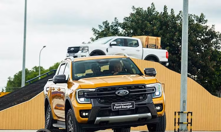 Ford Ranger vượt Toyota Hilux tháng 3/2026 là "vua bán tải" tại Việt Nam