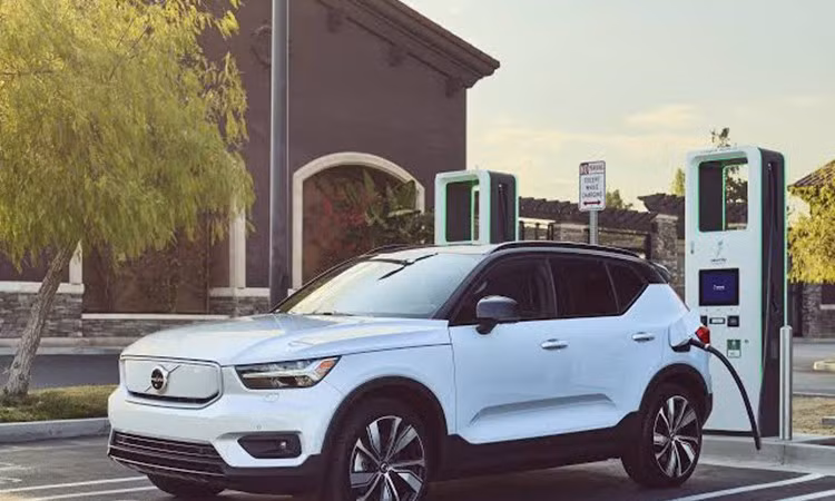 Triệu hồi 64.000 xe Volvo XC40 vì pin cao áp có nguy cơ cháy nổ