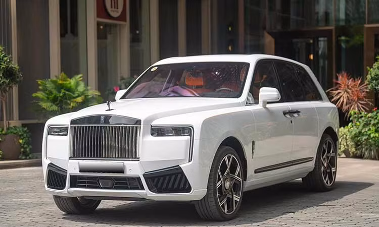 Rolls-Royce Cullinan Black Badge 2025 rao bán lỗ bạc tỷ sau 800km