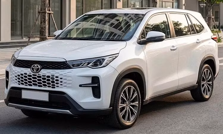Toyota Innova facelift 2027 lộ diện, thiết kế đầu xe "lột xác" đậm chất SUV 