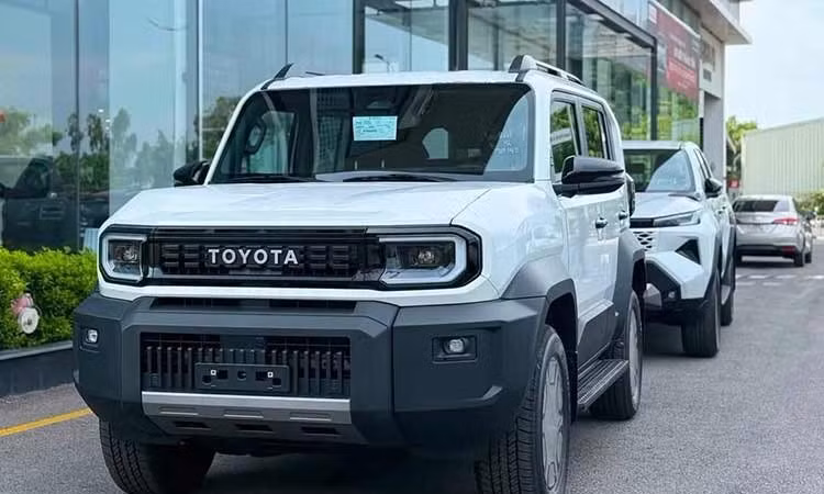 Toyota Land Cruiser FJ khan hàng, đại lý "kèm lạc" thêm 50 triệu đồng