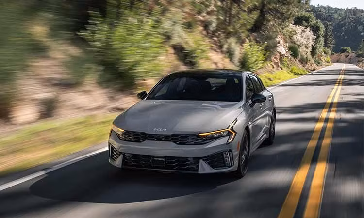 Kia K5 thêm công nghệ hybrid mới, hiệu suất mạnh ngang xe điện