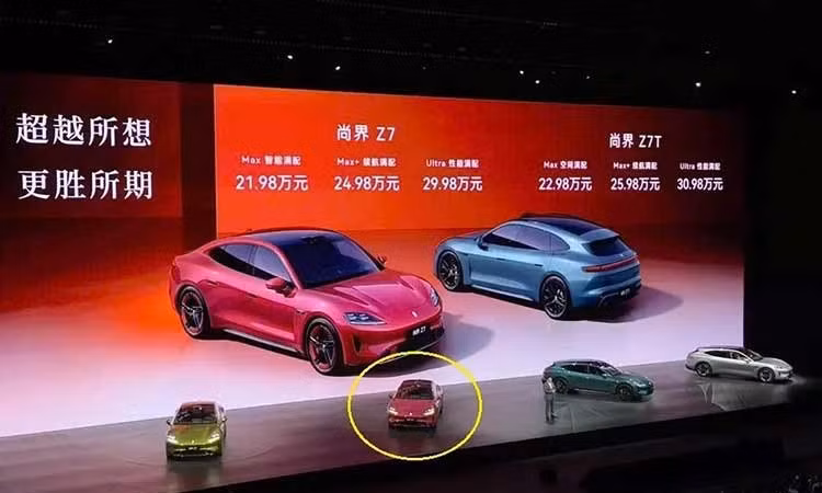 Shangjie Z7 của Huawei giống y Porsche Taycan "chết đứng" ngày ra mắt