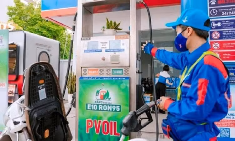 Lý do nào khiến các chủ xe đời cũ lo lắng khi chuyển sang xăng E10?