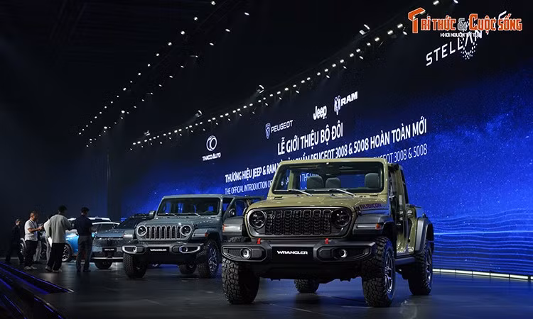 Cận cảnh loạt xe Jeep, Ram mới tại Việt Nam - rẻ hơn đời cũ cả tỷ đồng
