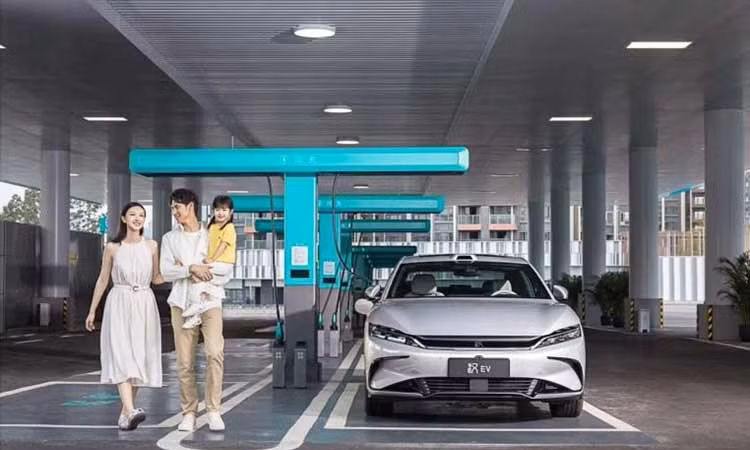 BYD Han EV 2026 sắp về Việt Nam, sạc 5 phút lăn bánh hơn 400km