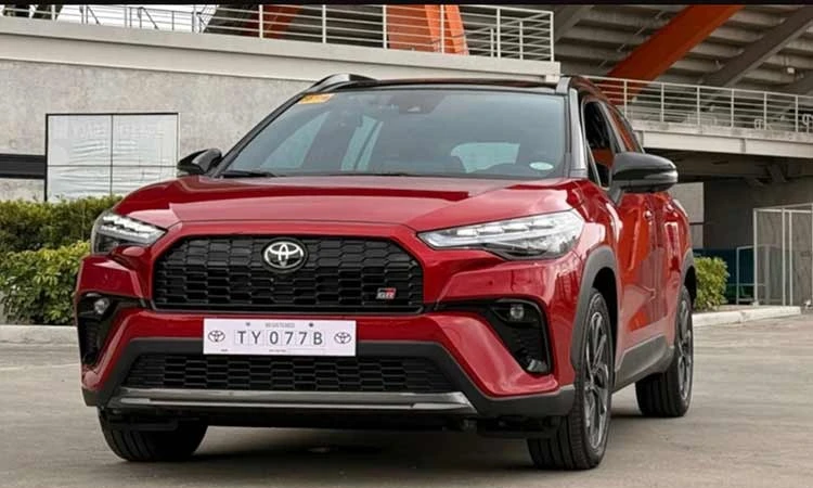 Tận mục Toyota Corolla Cross GR-S 2026 từ 858 triệu, chờ về Việt Nam