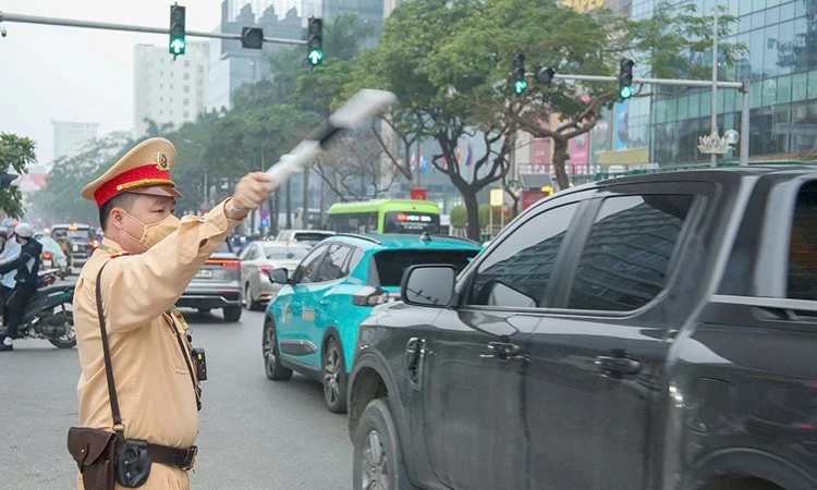 Cấm xe bán tải vào nội đô Hà Nội giờ cao điểm, Ford và Toyota "gỡ rối"