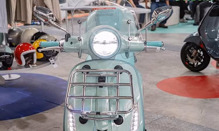 Vespa và Piaggio tại Việt Nam triệu hồi hơn 1.000 xe ga lỗi đèn pha