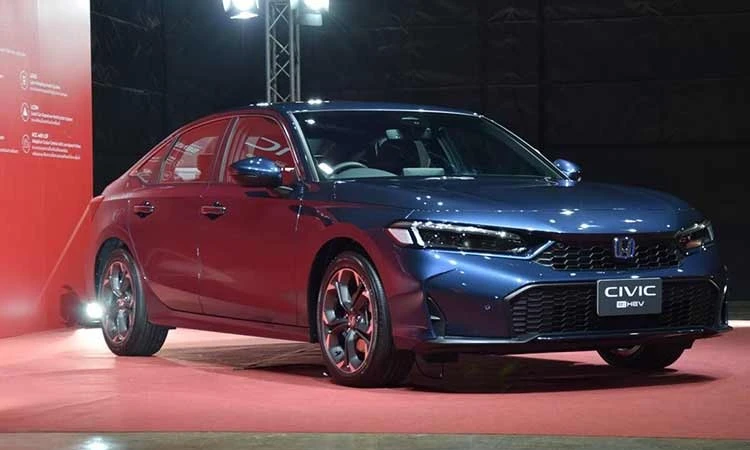 Xem chi tiết Honda Civic e:HEV 2026 "giá mềm" chỉ từ 790 triệu đồng