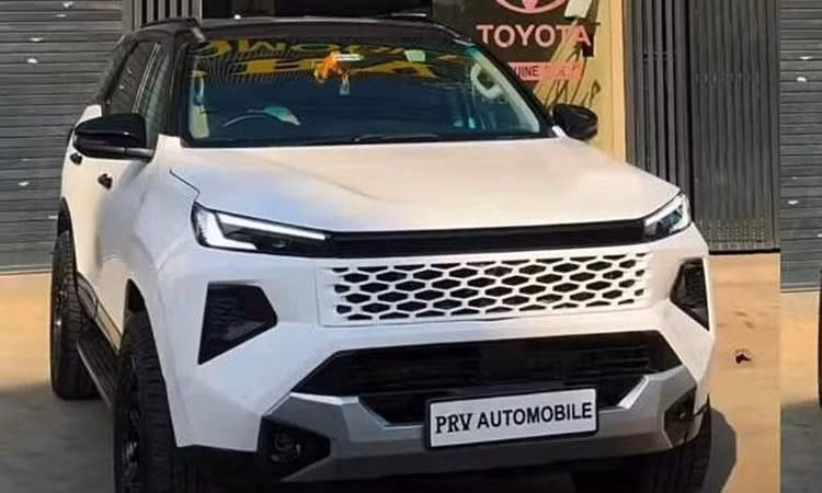 Toyota Fortuner thế hệ mới bất ngờ lần đầu “lăn bánh” trên phố?