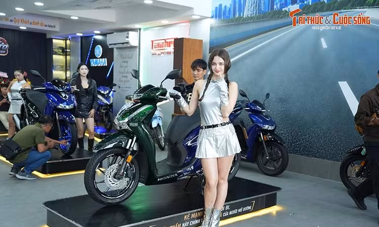 Mục sở thị Honda SH150i "màu độc" tại Việt Nam, từ 235 triệu đồng