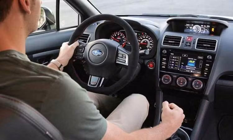 Lái ôtô số sàn có thể giúp não bộ người dùng khỏe hơn