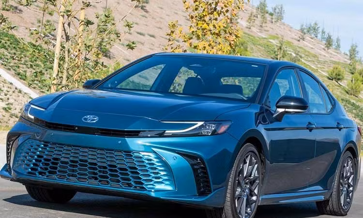 Hơn nửa triệu xe Toyota Camry bị triệu hồi vì lỗi đồng hồ kỹ thuật số