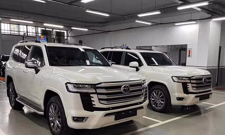 Toyota Việt Nam triệu hồi gần 700 xe Land Cruiser 300 dính lỗi