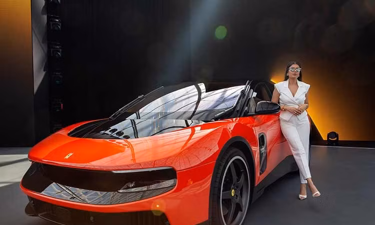 Ferrari Luce chạy điện bị "giang cư dân" chê tơi tả, nhưng vẫn cháy hàng