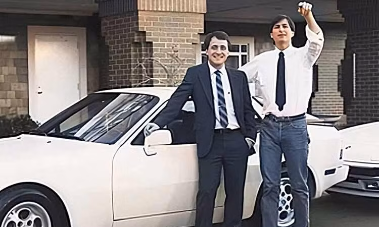  Thói quen sử dụng xe hơi độc lạ của cựu CEO Apple - Steve Jobs