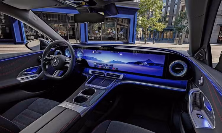 Mercedes-Benz C-Class điện lộ nội thất với màn hình "khủng" 39,1 inch