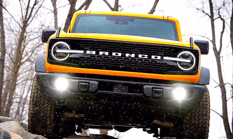 Ford Bronco 2026 hơn 1,65 tỷ đồng, thêm gói Wildtrak đẹp mắt hơn