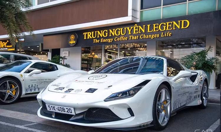 Dàn ôtô trị giá cả trăm tỷ đồng của "Qua" Vũ xuyên Việt hàng nghìn km