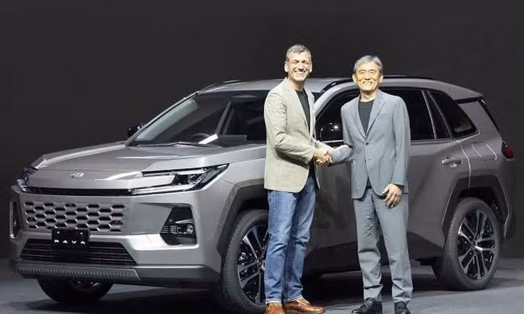 Toyota RAV4 sẽ được trang bị nhiều nút bấm vật lý hơn để chiều khách?