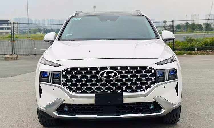 Có nên mua Hyundai SantaFe máy dầu chạy chán 2 năm, giá hơn 1,2 tỷ?