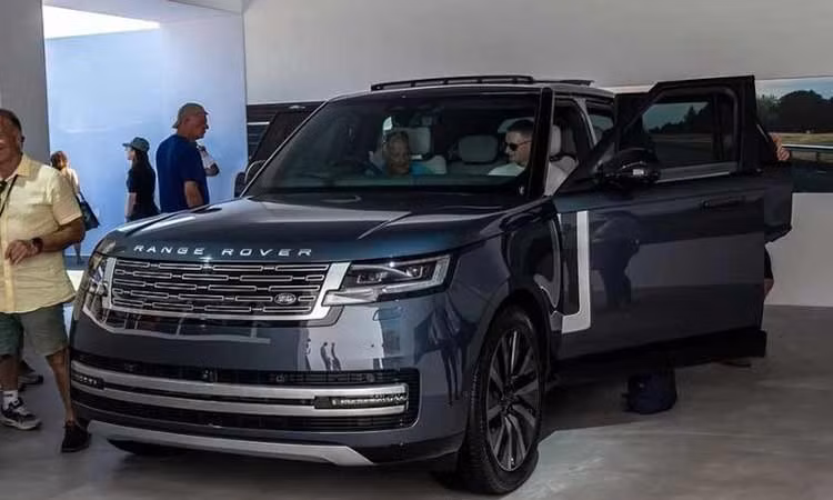 Range Rover Electric lộ diện, SUV điện chưa ra mắt đã bán 61.000 xe