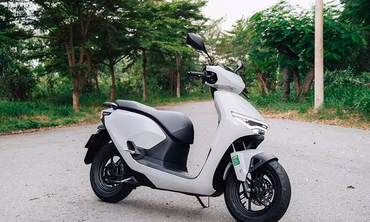 Xe máy điện Honda CUV e: “giá chát”, sạc pin như “cực hình”